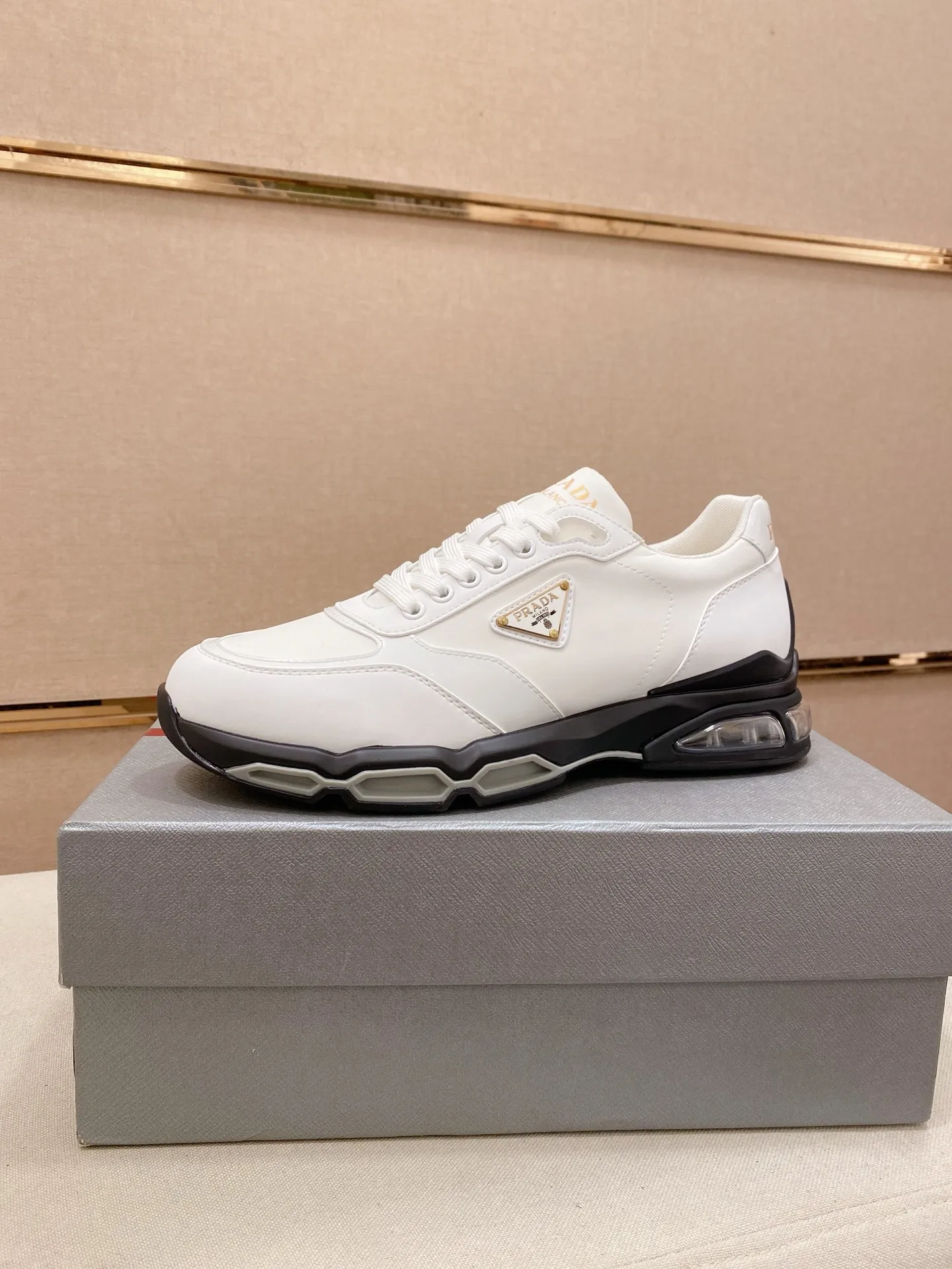 Factory price 640💰 ✔️✔️✔️Higher version High-quality new PRADA (Prada) counters are on the market at the same time. New men's shoes, 😘fabrics imported first-layer cowhide with waterproof materials, purely handmade. Lining: Full cowhide lining. 👍🏿 High-end ☄️ air-cushion molded anti-slip rubber outsole, exquisite lines, simple and elegant, comfortable and high-end for leisure travel. Code number: 38 to 45